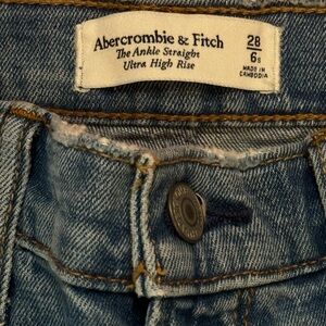 Abercrombie & Fitch Blue Straight Jeans - NWT
